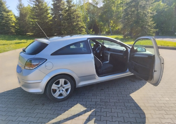 Opel Astra cena 10900 przebieg: 243000, rok produkcji 2009 z Ustrzyki Dolne małe 254